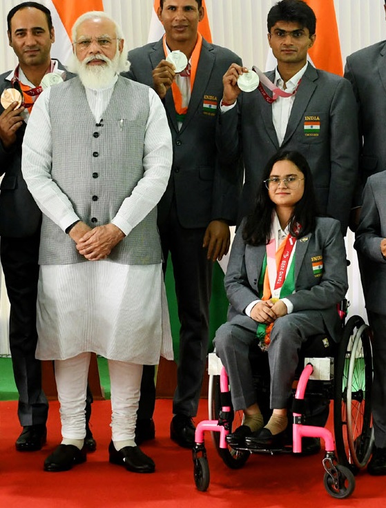 Avani Lekhara Shooter Tokyo Paralympics mdealist with PM Narendra Modi